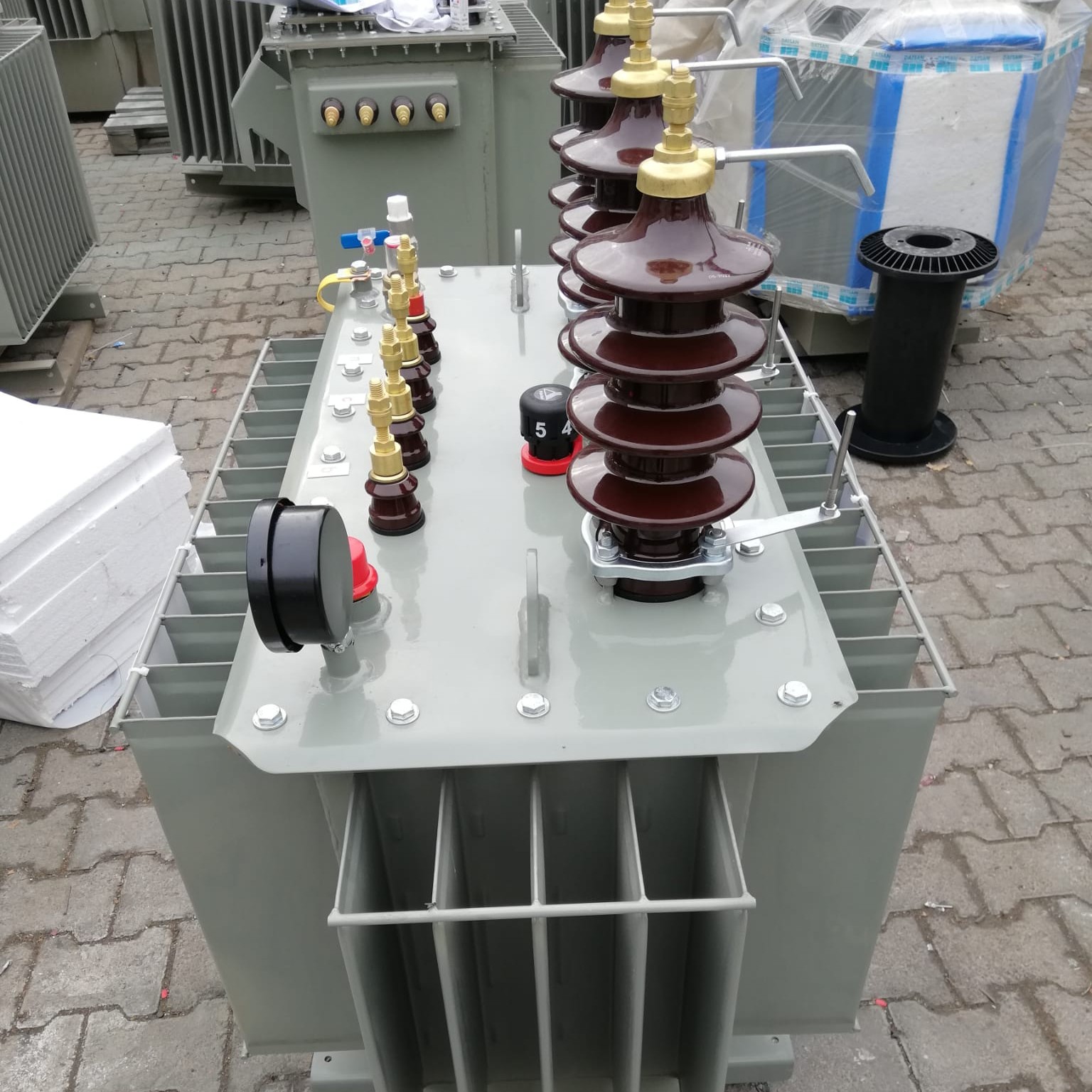 100 kVA distribution transformer for solar power systems