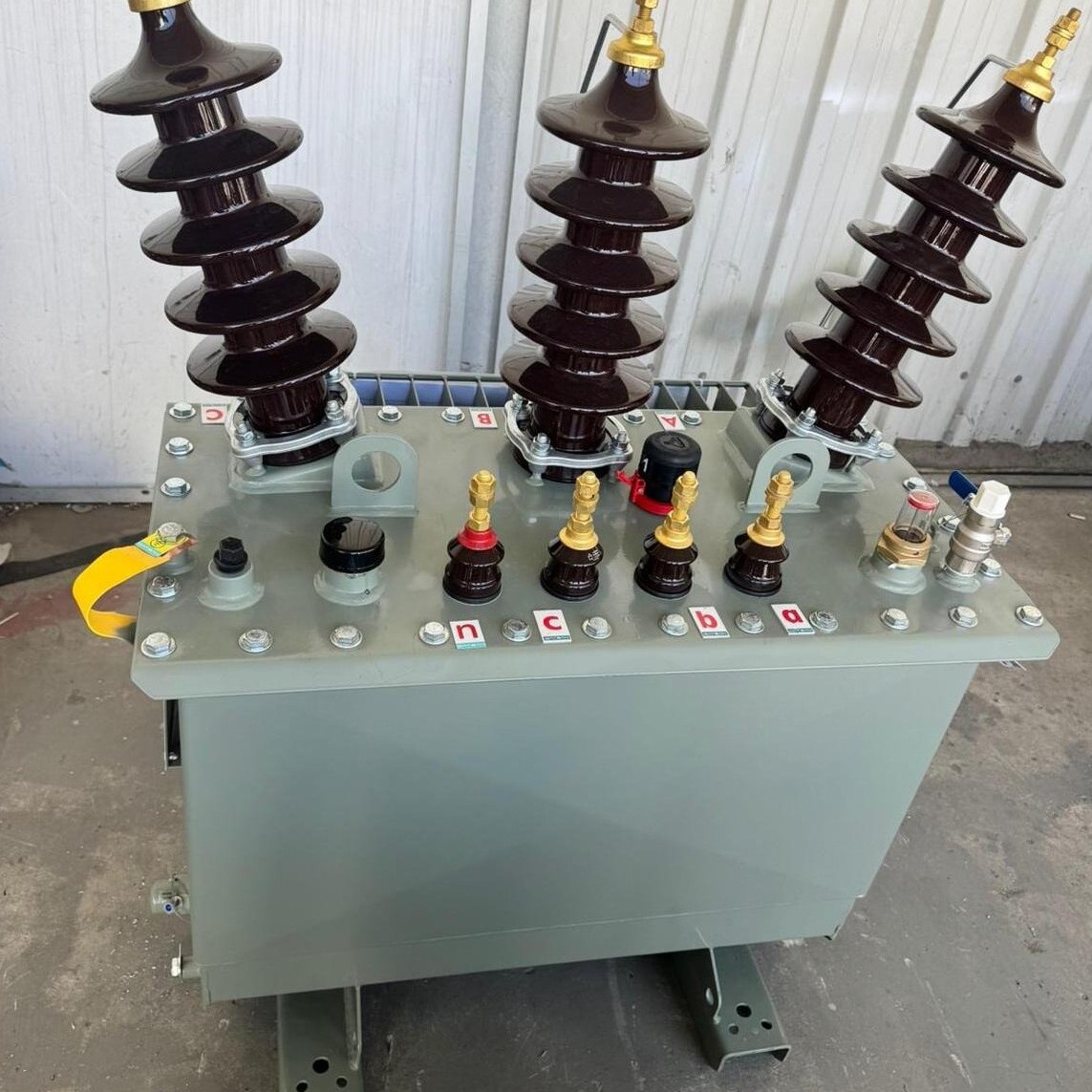 25 kVA oil type distribution transformer with corrugated tank and porcelain bushings, DATSAN production